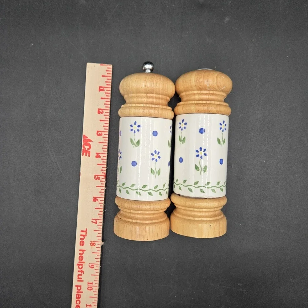 Pflatzgraff Salt & Pepper Shaker Set Mr. Dudley White Blue Floral‎ **damaged**